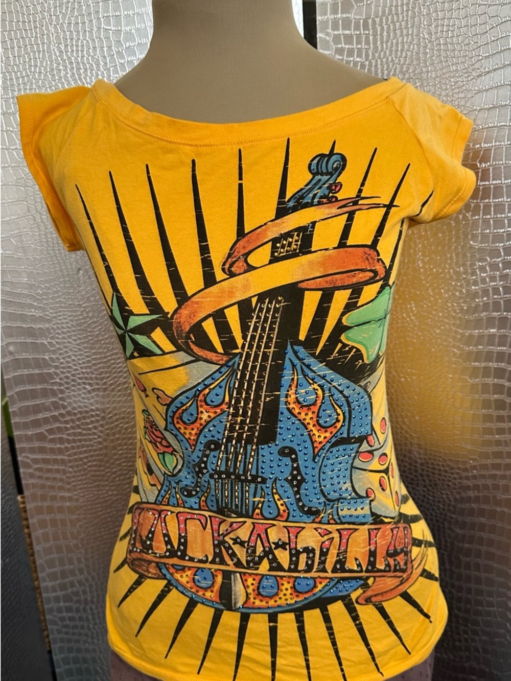 Kimikal Yellow Heart & Rose Graphic Distressed Shredded Tee